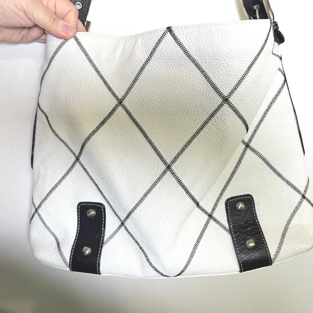 Sophia Visconti White Pebbled Leather Diamond Black Stitch Hobo Shoulder Bag - Picture 3 of 15